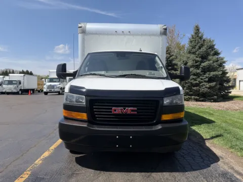More photos of 2021 GMC 3500 16ft Box Truck at Signature Truck Center, IL