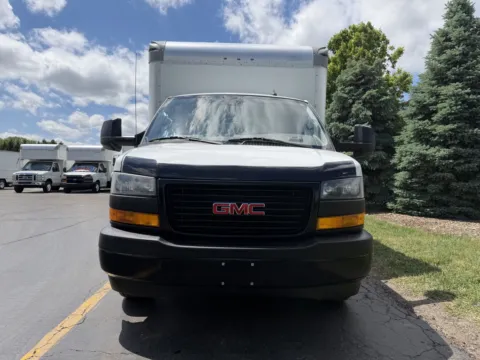 More photos of 2021 GMC 3500 16ft Box Truck at Signature Truck Center, IL