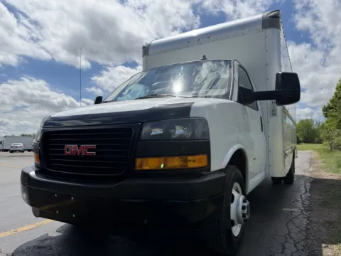 More photos of 2021 GMC 3500 16ft Box Truck at Signature Truck Center, IL