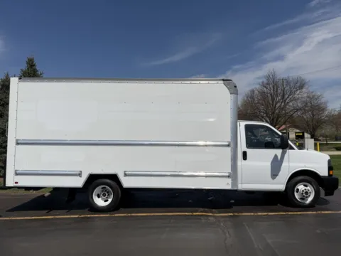 White 2021 GMC 3500 16ft Box Truck for sale in Crystal Lake, IL