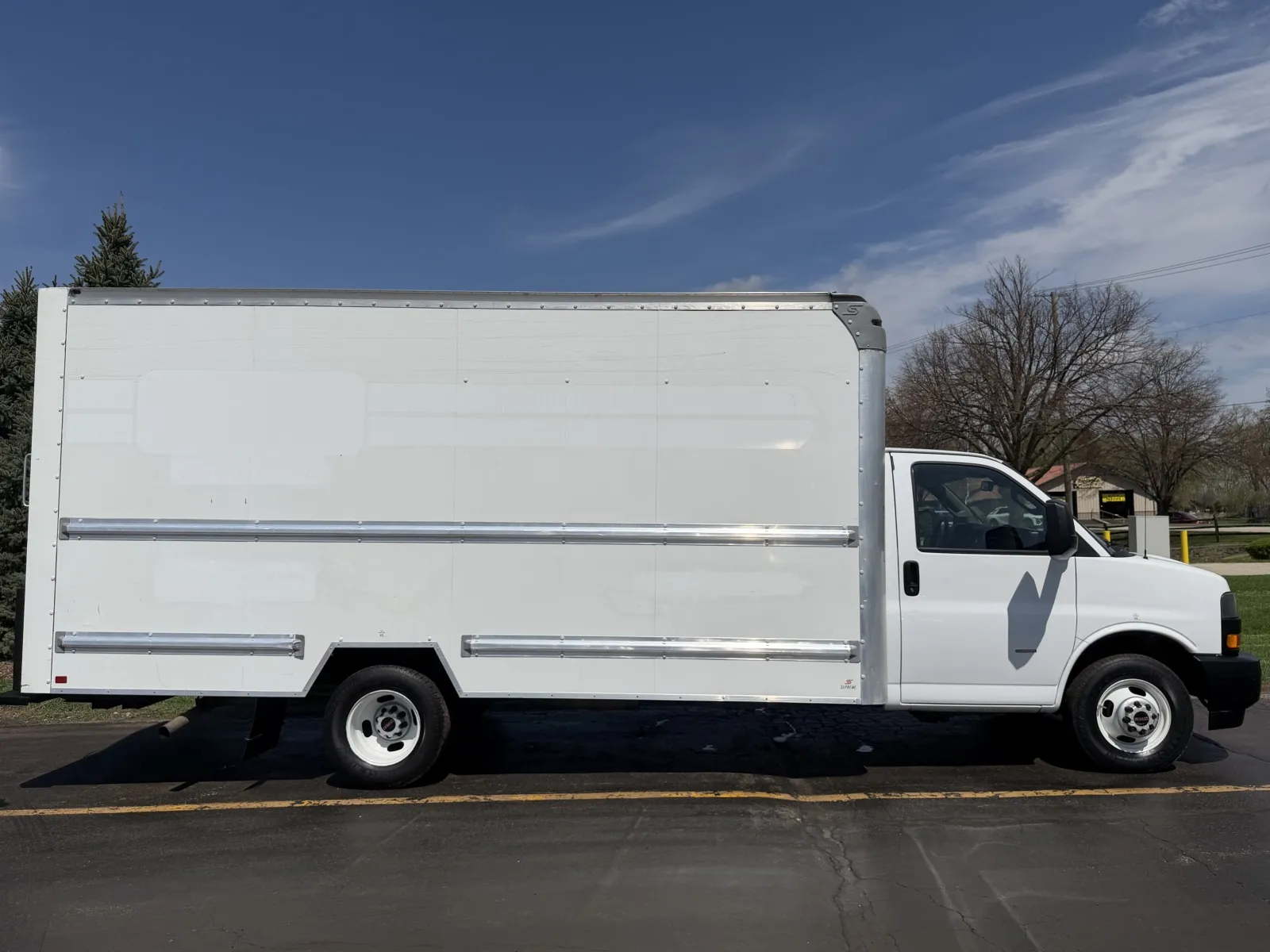 White 2021 GMC 3500 16ft Box Truck for sale in Crystal Lake, IL