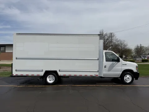 White 2022 Ford E-350 16ft Box Truck for sale in Crystal Lake, IL