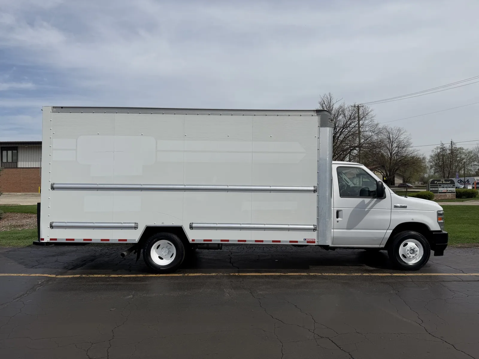 White 2022 Ford E-350 16ft Box Truck for sale in Crystal Lake, IL