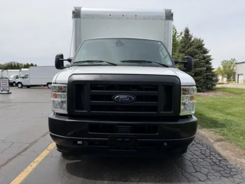 More photos of 2022 Ford E-350 16ft Box Truck at Signature Truck Center, IL