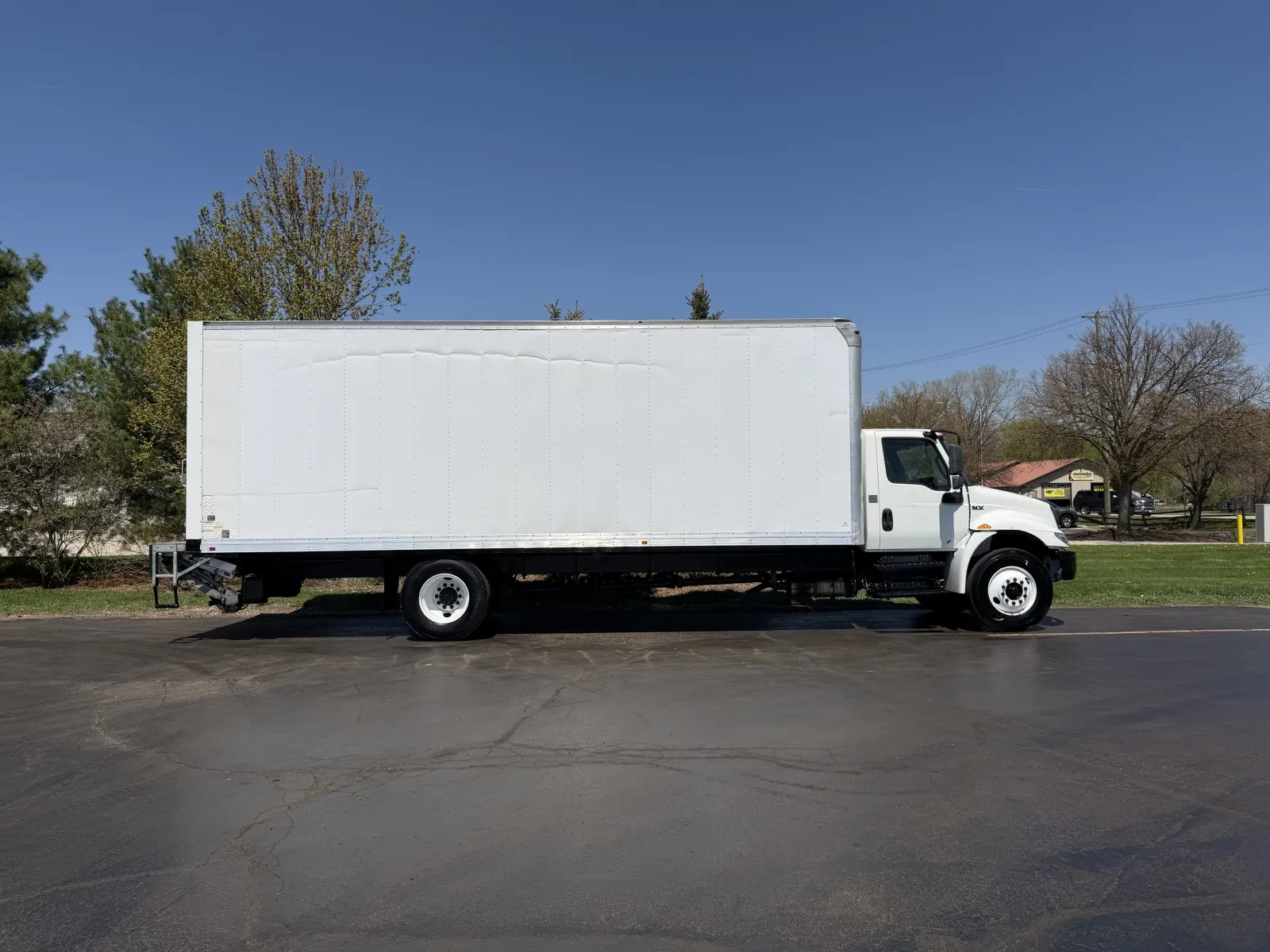 White 2020 International MV607 26ft CDL Box Truck with Lift Gate for sale in Crystal Lake, IL