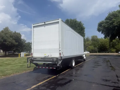 More photos of 2020 International MV607 26ft CDL Box Truck with Lift Gate at Signature Truck Center, IL