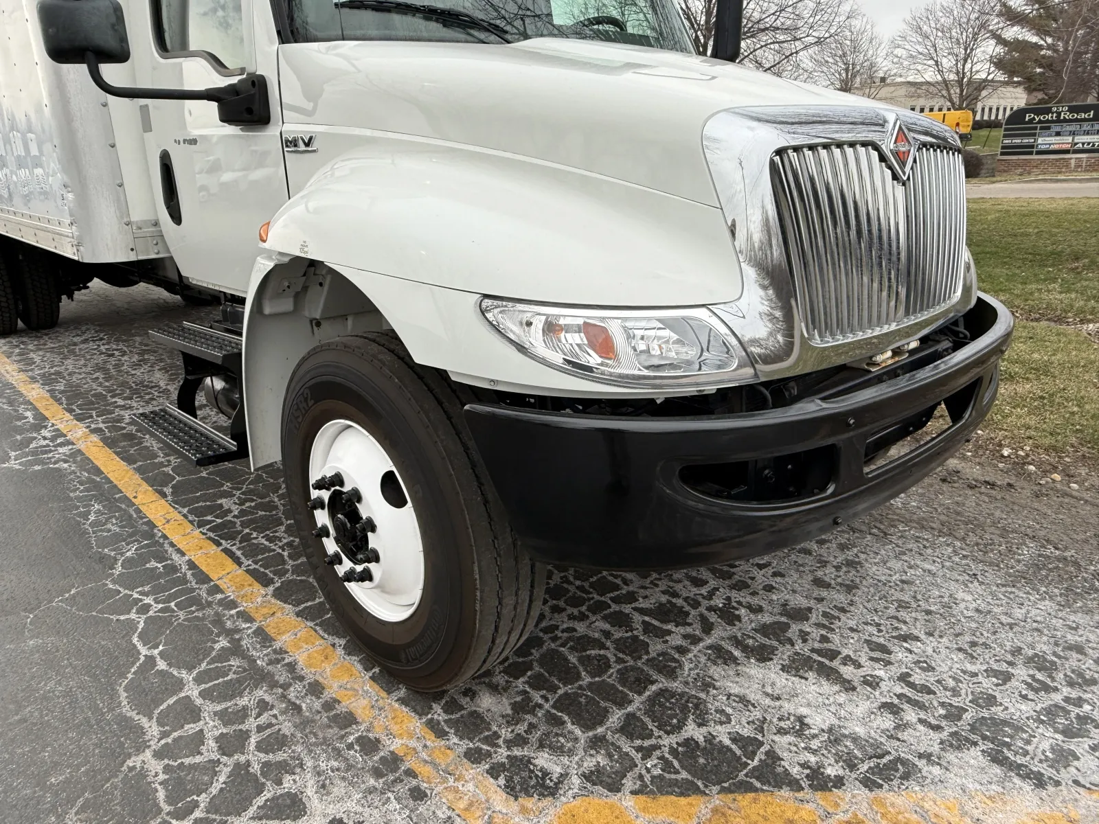 Another view of 2020 International MV607 26ft Box Truck with Lift Gate for sale in Crystal Lake, IL at Signature Truck Center