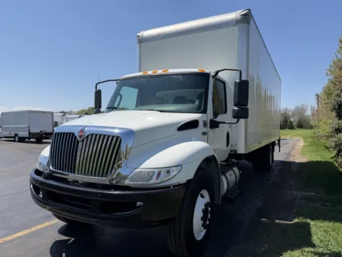 More photos of 2020 International MV607 26ft Box Truck with Lift Gate at Signature Truck Center, IL