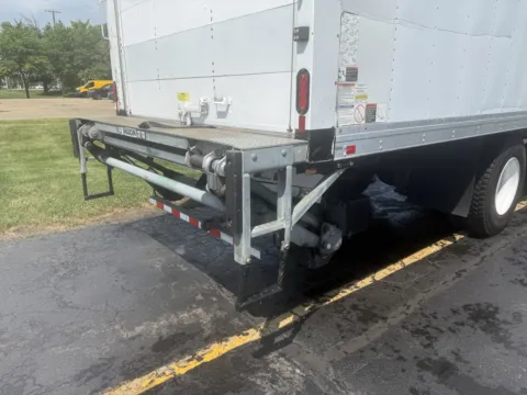 More photos of 2020 International MV607 26ft CDL Box Truck with Lift Gate at Signature Truck Center, IL