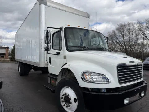 More photos of 2019 Freightliner M2 26ft Box Truck at Signature Truck Center, IL