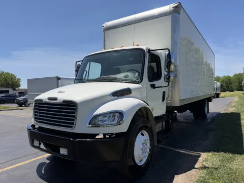 More photos of 2019 Freightliner M2 26ft Box Truck at Signature Truck Center, IL