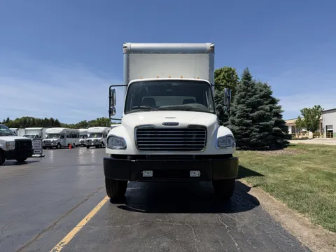 More photos of 2019 Freightliner M2 26ft Box Truck at Signature Truck Center, IL