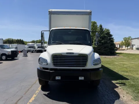 More photos of 2019 Freightliner M2 26ft Box Truck at Signature Truck Center, IL