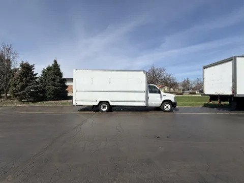 White 2022 Ford E-350 16ft Box Truck for sale in Crystal Lake, IL