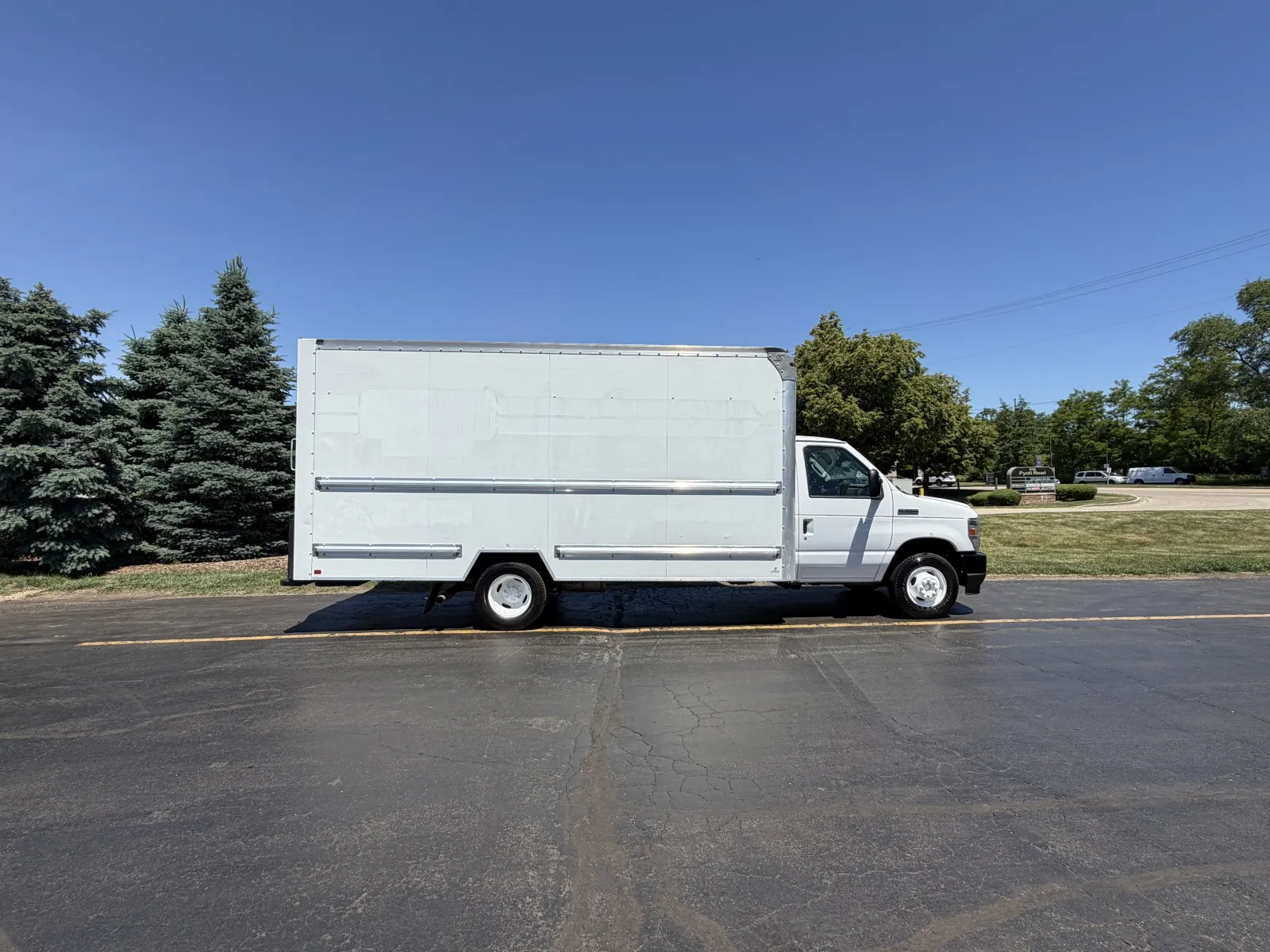 2022 Ford E-Series SRW E-350 Super Duty 138 in WB's photo