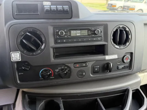 More photos of 2022 Ford E-350 16ft Box Truck at Signature Truck Center, IL