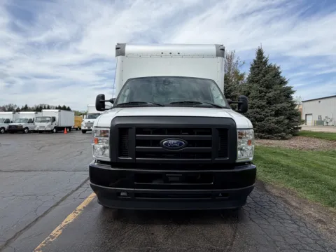 More photos of 2022 Ford E-350 16ft Box Truck at Signature Truck Center, IL