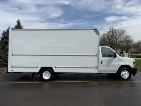 White 2022 Ford E-350 16ft Box Truck for sale in Crystal Lake, IL