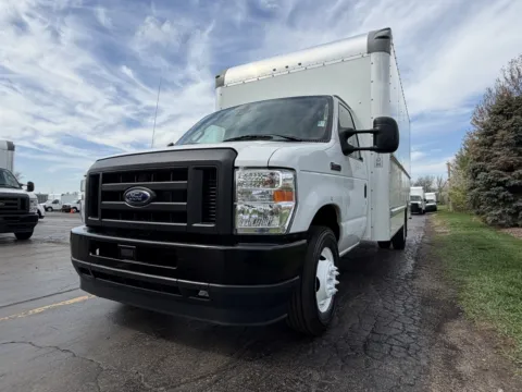 More photos of 2022 Ford E-350 16ft Box Truck at Signature Truck Center, IL
