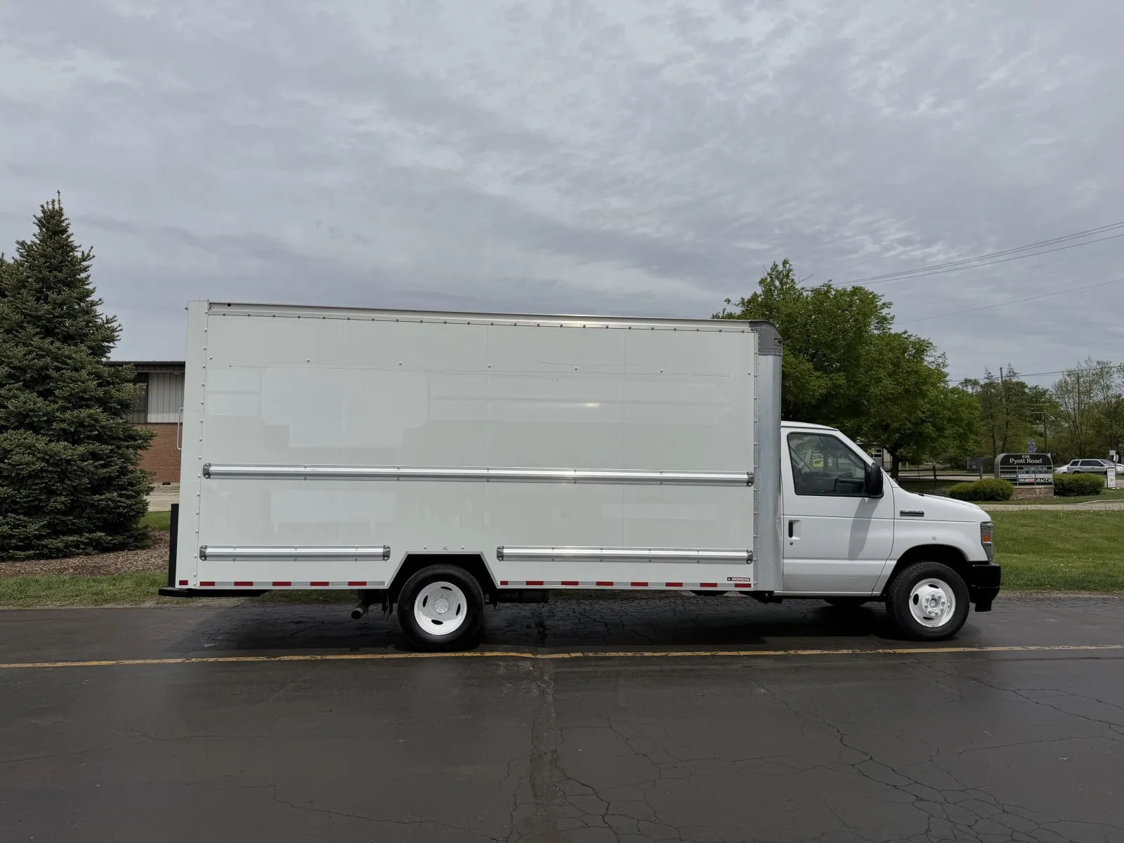 White 2022 Ford E-350 16ft Box Truck for sale in Crystal Lake, IL