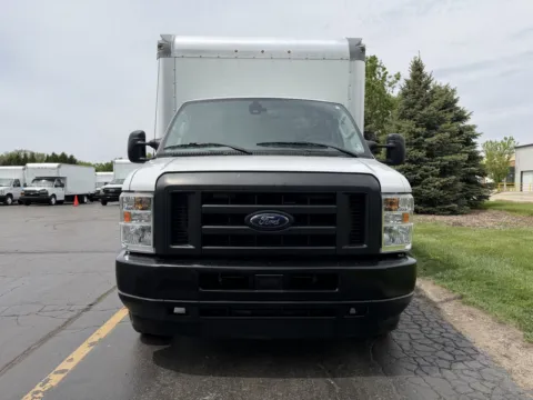 More photos of 2022 Ford E-350 16ft Box Truck at Signature Truck Center, IL