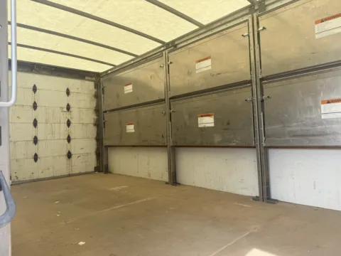 More photos of 2022 GMC 3500 16ft Box Truck at Signature Truck Center, IL