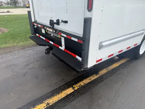 More photos of 2022 GMC 3500 16ft Box Truck at Signature Truck Center, IL