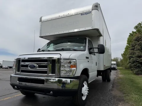 More photos of 2019 Ford E-450 16ft Attic Truck with Lift Gate and Side Door at Signature Truck Center, IL