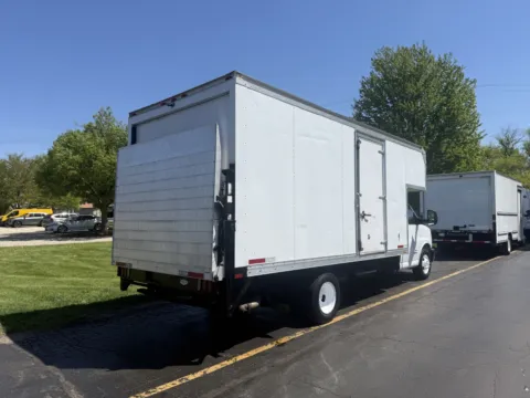 More photos of 2018 Chevrolet 4500 16ft Attic Truck with Lift Gate at Signature Truck Center, IL