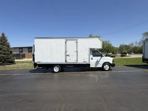 White 2018 Chevrolet 4500 16ft Attic Truck with Lift Gate for sale in Crystal Lake, IL