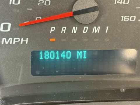 More photos of 2018 Chevrolet 4500 16ft Attic Truck with Lift Gate at Signature Truck Center, IL