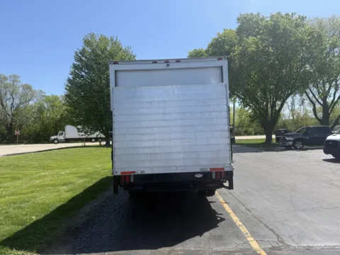 More photos of 2018 Chevrolet 4500 16ft Attic Truck with Lift Gate at Signature Truck Center, IL