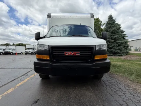More photos of 2022 GMC Savana 3500 at Signature Truck Center, IL
