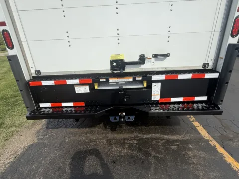 More photos of 2022 GMC Savana 3500 at Signature Truck Center, IL