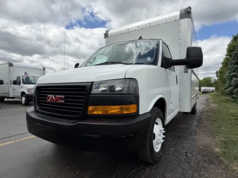 More photos of 2022 GMC Savana 3500 at Signature Truck Center, IL