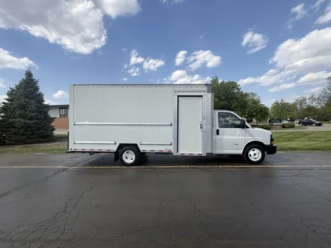 White 2022 GMC Savana 3500 for sale in Crystal Lake, IL