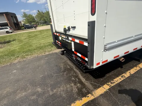 More photos of 2022 GMC Savana 3500 at Signature Truck Center, IL