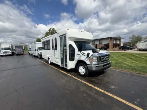 Another view of 2016 Ford E-Series 15 Passenger Shuttle Bus for sale in Crystal Lake, IL at Signature Truck Center