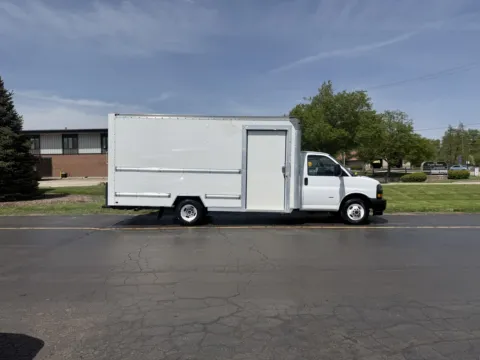 White 2022 GMC Savana 3500 for sale in Crystal Lake, IL