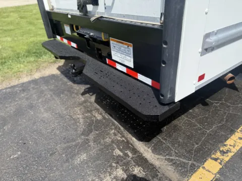 More photos of 2022 GMC Savana 3500 at Signature Truck Center, IL