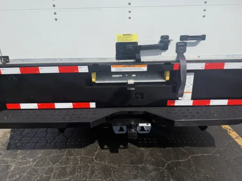 More photos of 2022 GMC Savana 3500 16 FT Box Truck with Side Door at Signature Truck Center, IL