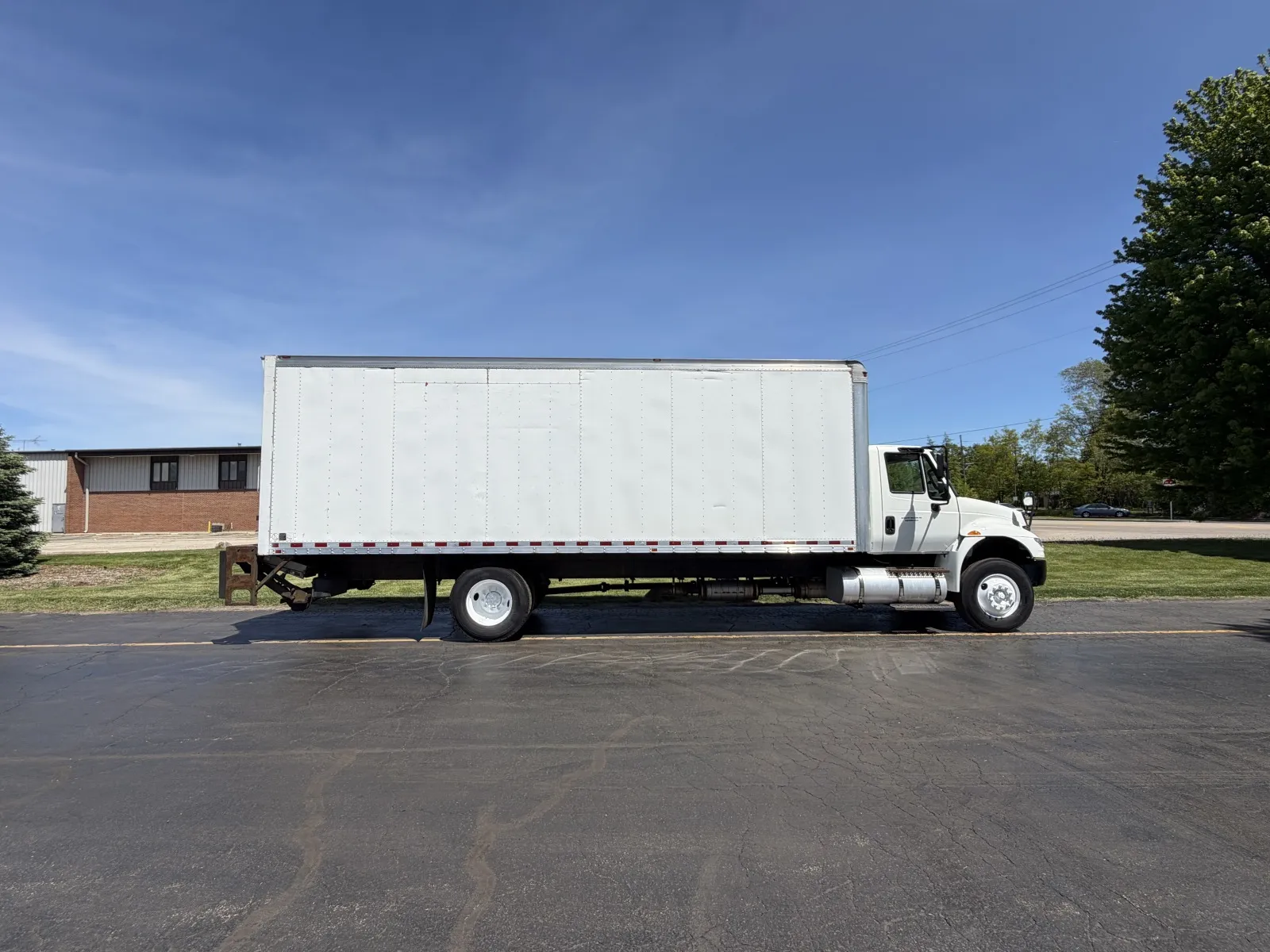 White 2016 International DuraStar 4300 for sale in Crystal Lake, IL