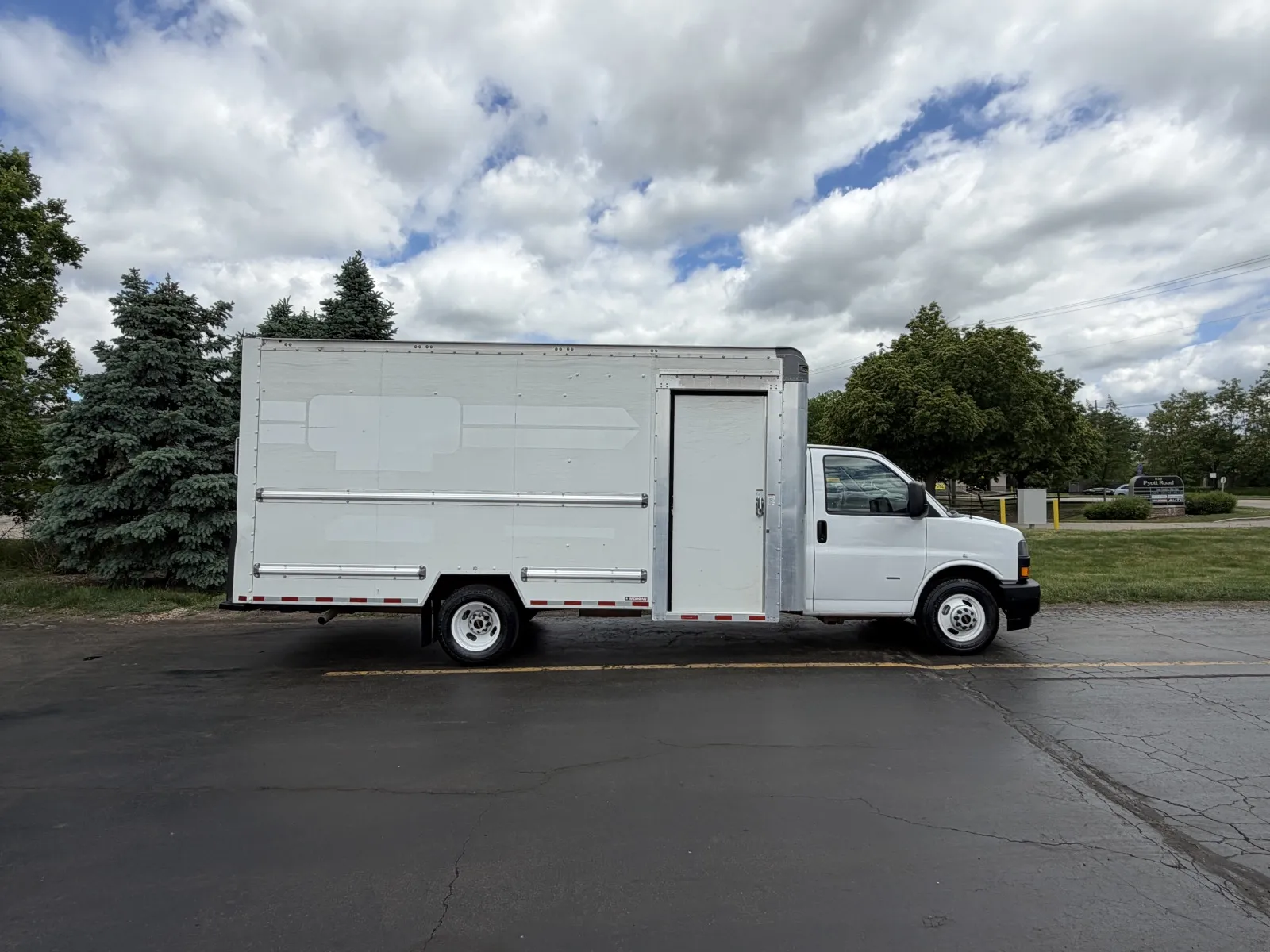 White 2022 GMC Savana 3500 16 FT Box Truck with Shelves and Side Door for sale in Crystal Lake, IL