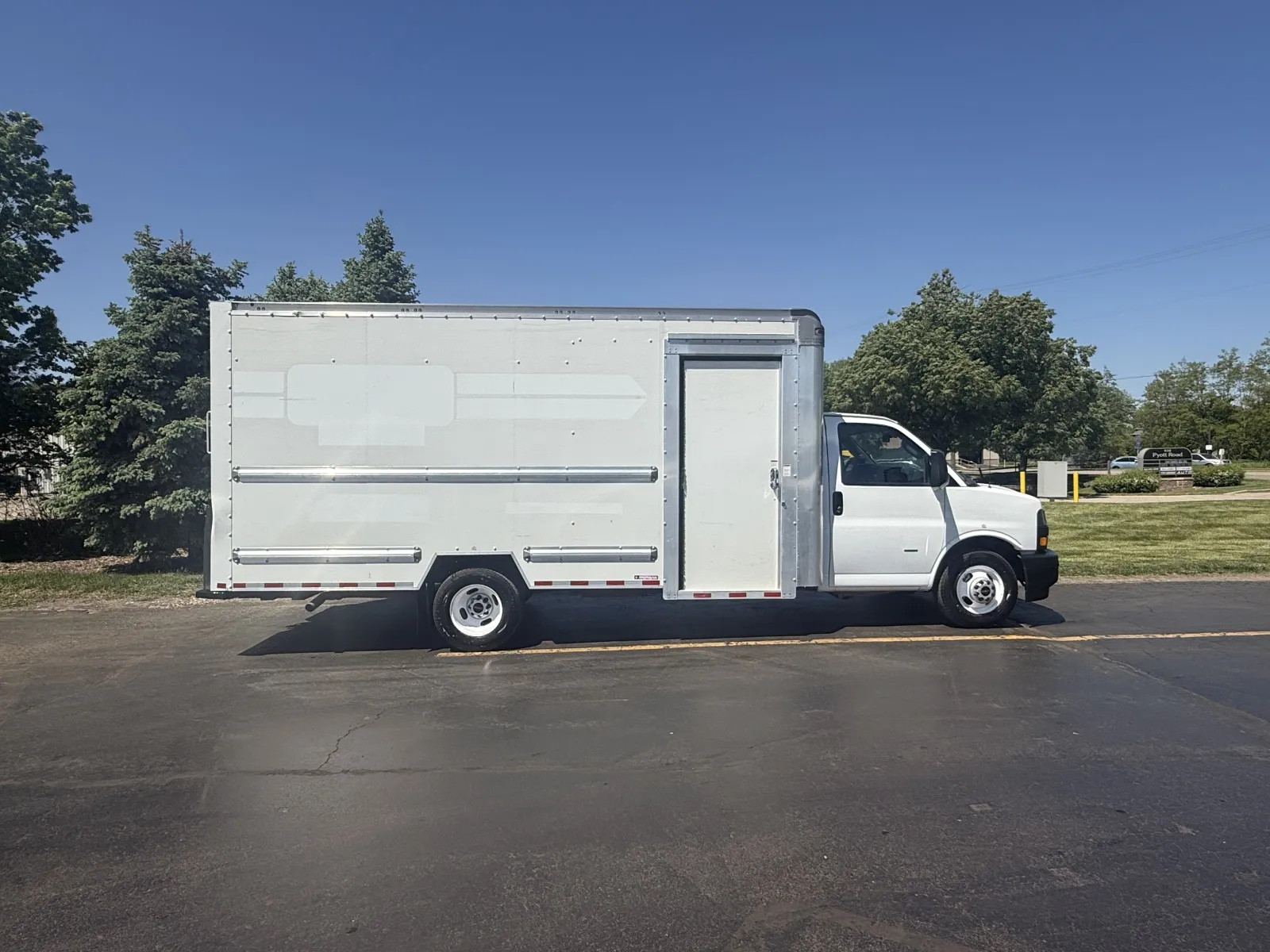 White 2022 GMC Savana 3500 16 FT Box Truck with Shelving and Side Door for sale in Crystal Lake, IL