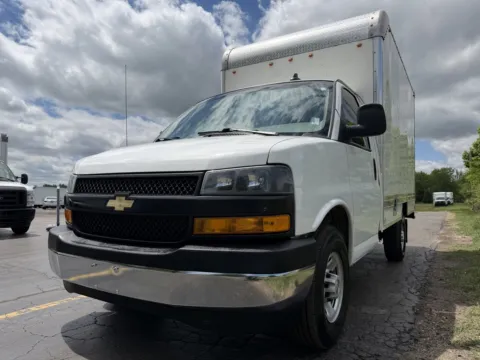 More photos of 2022 Chevrolet Express 3500 at Signature Truck Center, IL