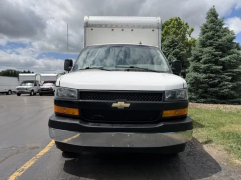 More photos of 2022 Chevrolet Express 3500 at Signature Truck Center, IL