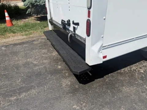 More photos of 2019 GMC Savana 3500 12 FT Box Truck at Signature Truck Center, IL