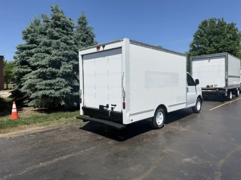 More photos of 2019 GMC Savana 3500 12 FT Box Truck at Signature Truck Center, IL