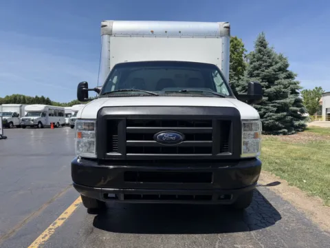 More photos of 2019 Ford E-350 16 FT Box Truck at Signature Truck Center, IL