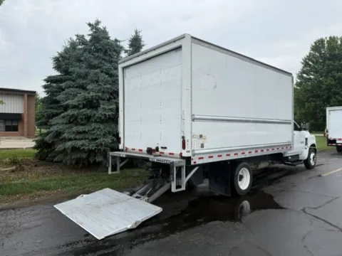 More photos of 2020 Chevrolet Silverado 4500 16 ft Box Truck at Signature Truck Center, IL